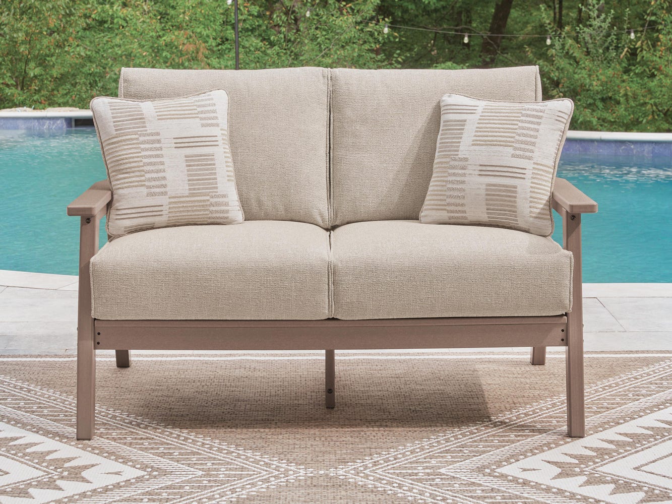 Grover Beach Loveseat w/Cushion